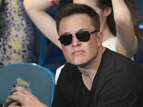 ResearchWing's tweet photo. OMG..!! 😱

There is a great VFX animation added by Elon Must on the RETWEET button of Twitter.

Just try it now. https://t.co/vf2j5XSNUV