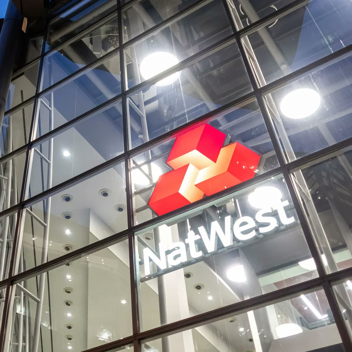 Founders of interior design school sue #NatWest, alleging the bank falsely said that it was trying to save their commercial property business when, in reality, it trying to seize its assets at below market value #GlobalRestructuringGroup law360.com/commercial-lit…