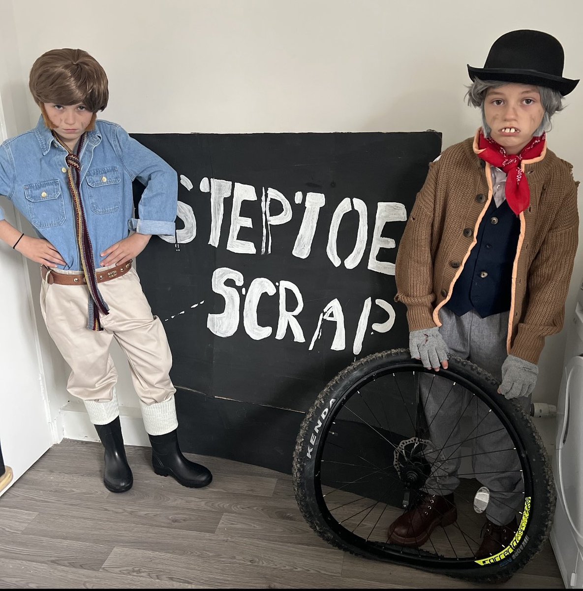 HeidiSxx1990's tweet photo. @Classicbritcom my daughters dressed as steptoe and son for halloween https://t.co/n8F4tzUYq3