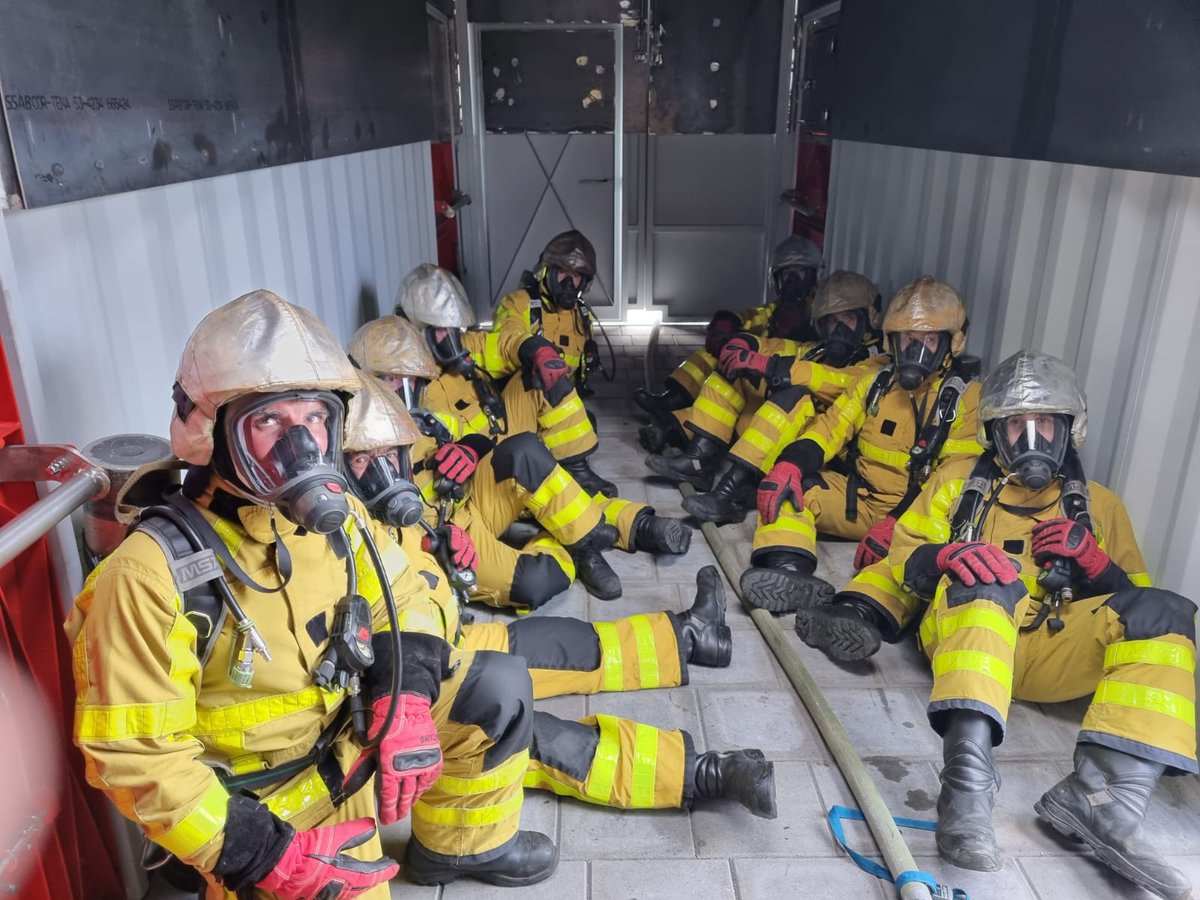 SDIS71's tweet photo. #OUTIL | Le nouveau caisson d’observation et d’entraînement aux phénomènes thermiques, à peine arrivé au @CFD_SDIS71 et déjà testé !😉
➡Il permettra aux sapeurs-#pompiers de @saoneetloire d'évaluer et anticiper les risques auxquels ils sont exposés en intervention. https://t.co/WPD5ELHZ9Q