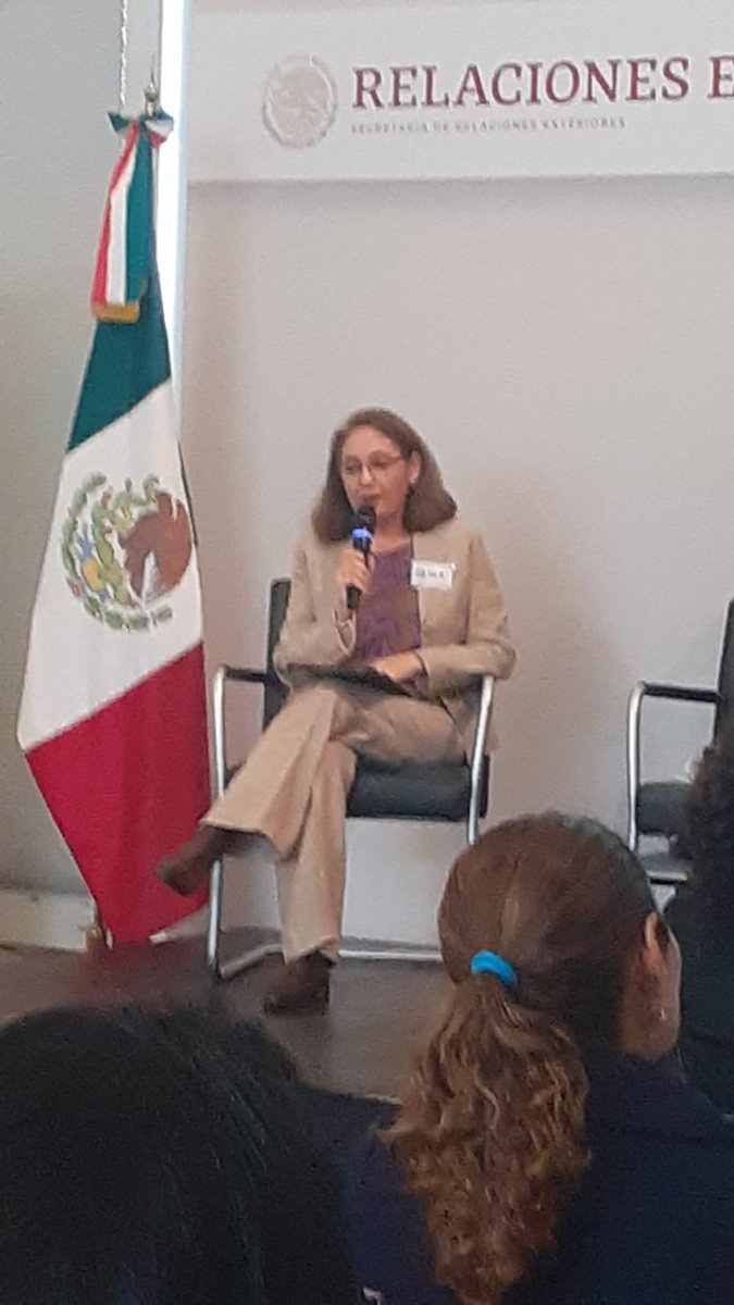 En sintonía y sororidad con grandes mujeres y hombres en este panel #Comunicacion #Interculturalidad gracias a las invitadas <a href="/DLopezFalcon/">Diana López-Falcón</a> Sandra Aguilar 🙏 un co-moderar con <a href="/nancy_bravo12/">Nancy Bravo</a> en #5EMHEuropa