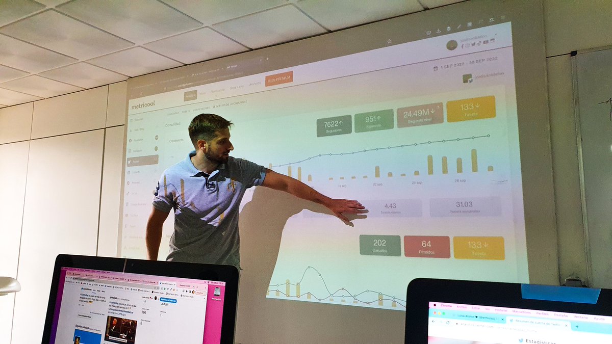 Trato de engancharme a Twitter, pero me cuesta. Hoy en clases de #SocialAds en <a href="/aulaCM/">Aula CM - Escuela de Comunicación y Marketing</a>, <a href="/jordisanildefon/">Jordi San Ildefonso</a> vuelve a motivarme  con #TwitterAds.