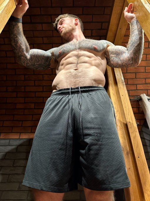 Discount expires in a few hours, don&rsquo;t miss it 👀 https://t.co/3x6d7Zy3gY https://t.co/kIqpWpZdAG