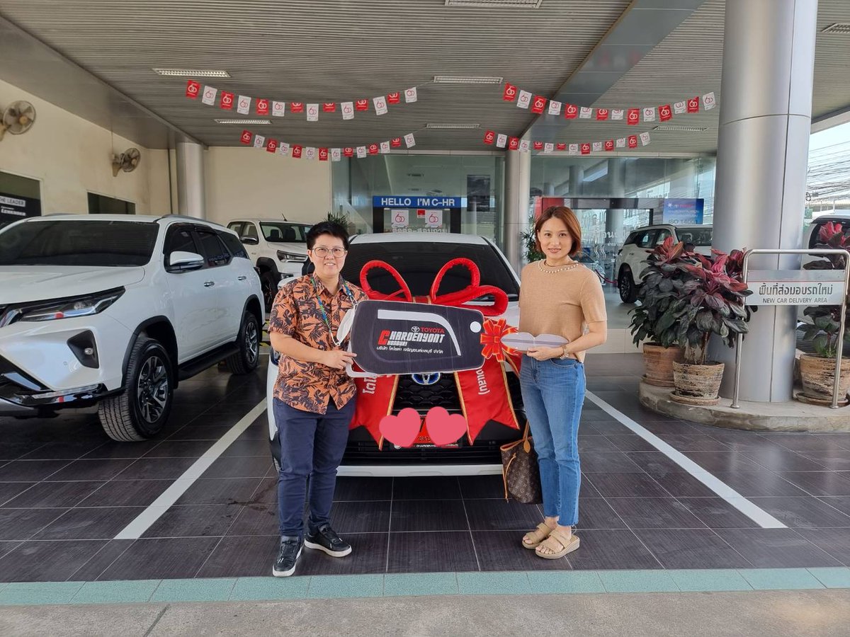 loveyou_nanoy's tweet photo. มารับลูกชายค่ะ ☺️☺️🚙🚙💚❤

#ToyotaxBamBam
#ToyotaCross https://t.co/GXI1TKvQCb