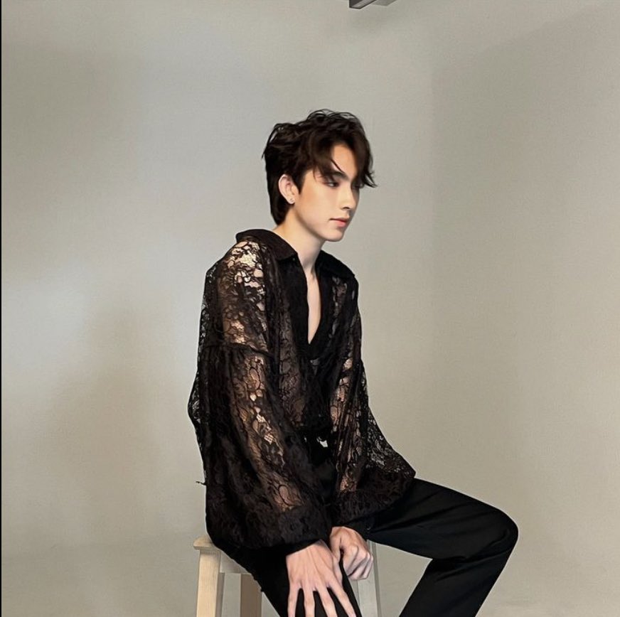 kkindahouse_'s tweet photo. โดนชมตั้งแต่ 16 ว่าเป็นไม้แขวนที่ดี อายุ 18 แล้วคือสร้างเรื่องตลอด หยิบจับใส่อะไรเป็นเงินเป็นทอง ต่างหูเอย เสื้อเอย โซลเอ้าท์หมด อองรี ออสการ์ เอ็ดเวิร์ด วัตราเศรษฐ์ เว่อมาก https://t.co/lIDVR0ULWD
