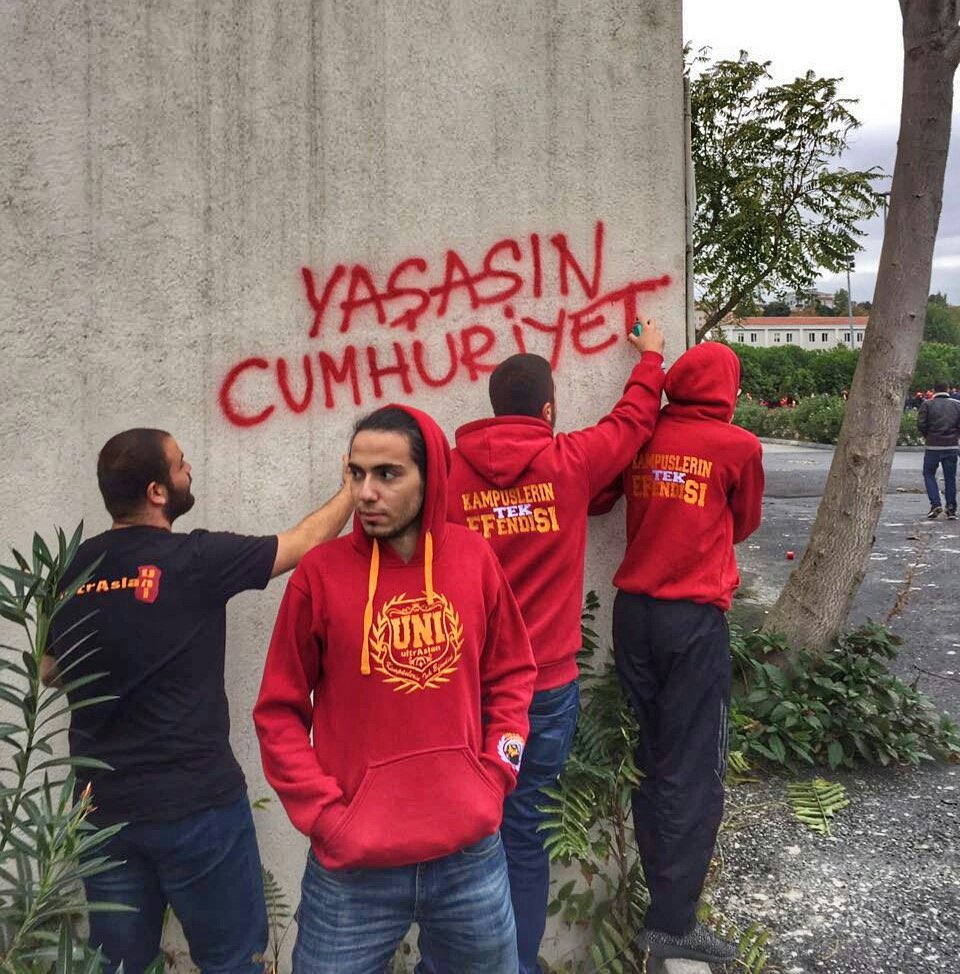 MiT_CePNi's tweet photo. Dün Yapılan Milli Mücadele bugünde devam ediyor Atam. 

Cumhuriyet düşmanları dün kazanamadı,bugün de kaybedecekler...

Gazi Mustafa Kemal Atatürk ve silah arkadaşlarını minnetle anıyorum...

Nice 99 yıllara...
NE MUTLU TÜRKÜM DİYENE..!!!!

Anıtkabir
#29EkimCumhiyetBayramı
#99yıl https://t.co/tUM9QpyboS