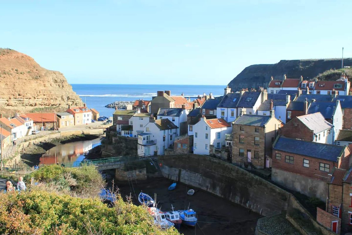 Wonderful Staithes, one of the nearest coastal villages to Stony Broke Cottage a scenic 15 minute drive away. #stonybrokecottage #staithes #nkrthyorkmoors.