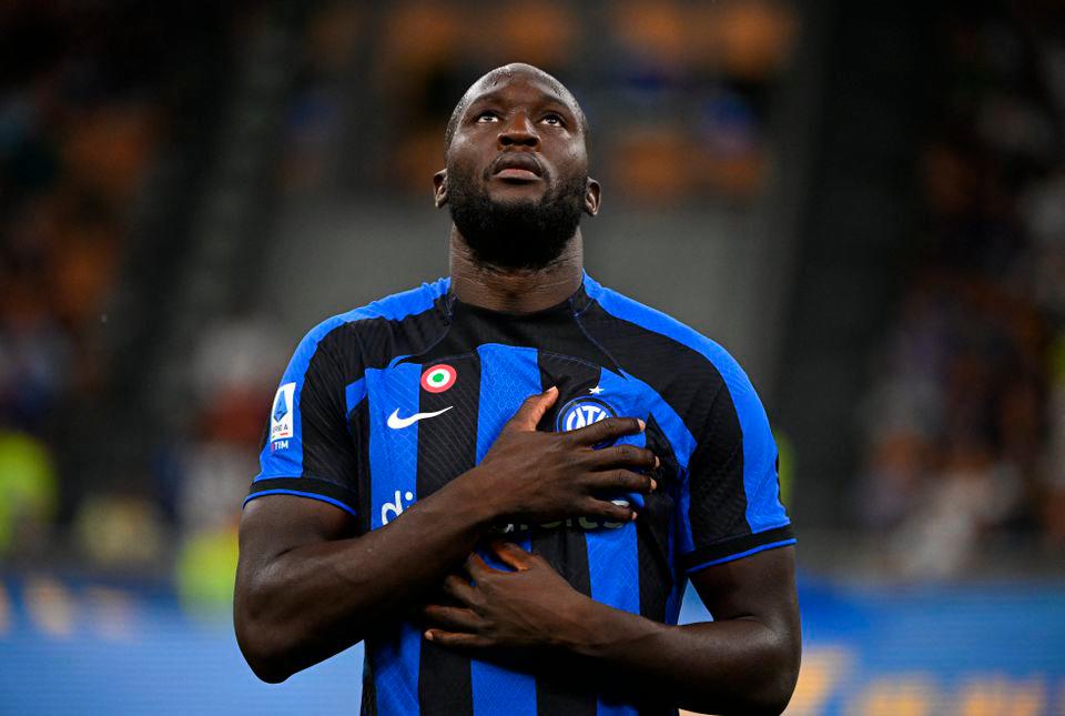 Romelu Lukaku Inter'de kalmak istiyor ve bunun için gelecek sezon kiralık sözleşmesinin tekrar uzatılmasını istiyor.

(Nicolo Schira)