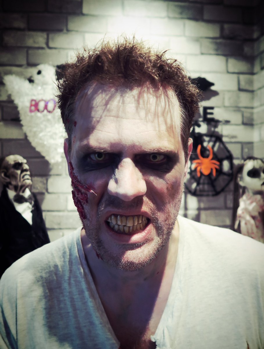 mrmikeparks's tweet photo. All Halloween ready for today...what do you reckon...too scary for a kids party !! 🤣
#Halloween https://t.co/SkBOqpoHRU