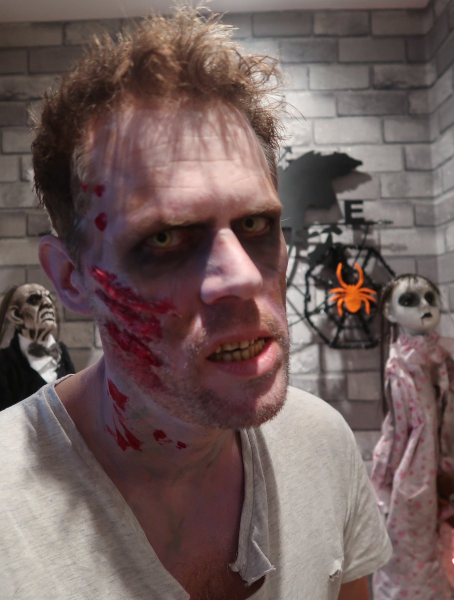 mrmikeparks's tweet photo. All Halloween ready for today...what do you reckon...too scary for a kids party !! 🤣
#Halloween https://t.co/SkBOqpoHRU