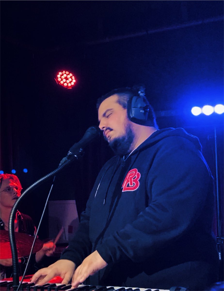 ems_dr's tweet photo. Was eine grandiose Party gestern Abend! Aber Realtalk: 9 Jahre kenn ich die Mukke jetzt und immer noch neue Ohrwürmer und Herzbrecher (looking at Up For Good). Respekt, Hut ab und danke! <3 #loveandpace https://t.co/6nX0wlpYzl