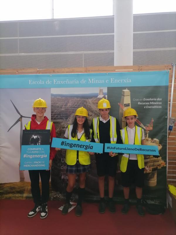 SagradoPlaceres's tweet photo. Alumnos de 4ºESO visitan #Edugal, salón educativo de referencia en Galicia, para informarse sobre a oferta formativa e orientación educativa https://t.co/j54vTMZ3HZ