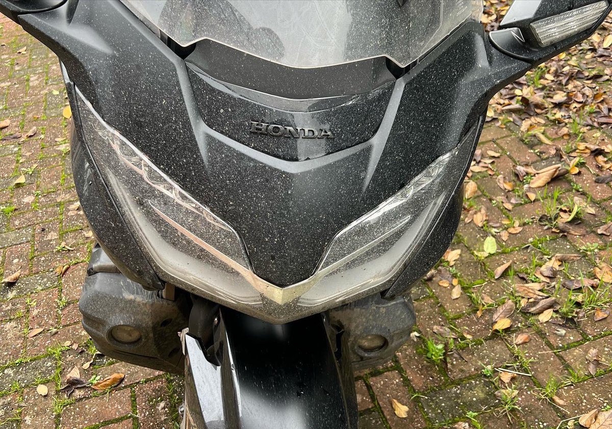 jemweb's tweet photo. @Honda_UK #Honda #Goldwingtour #Ridden @RoadTestsReview #Riding Ridden hard put away wet.  #motorcycles https://t.co/HKthO1vrFM
