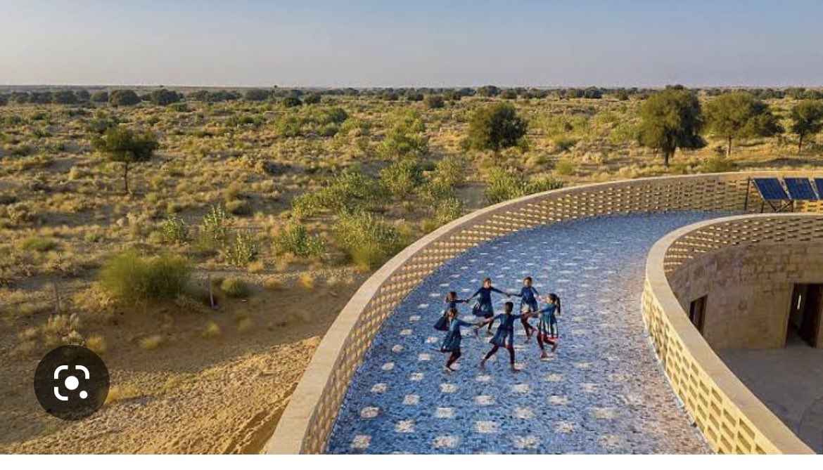 Avinashthinks's tweet photo. Look at this architecture @ChhattisgarhCMO @bhupeshbaghel sir , rajkumari ratnavati girls skool Jaisalmer . We can translate this in our atamanand skool scheme, which is providing high class scientific education to our children. #environmentfriendly #costeffective yet magnificent https://t.co/zfPgHeDQQc