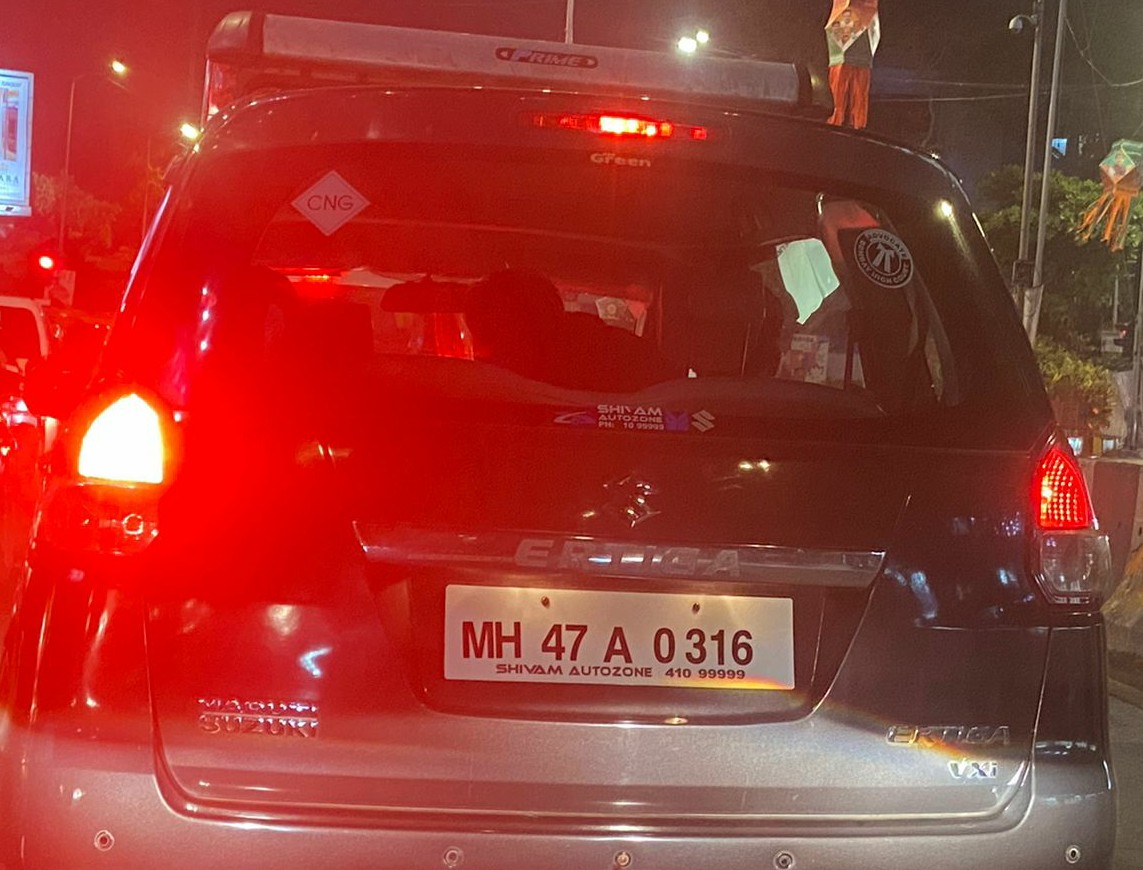 FilmyCricketer's tweet photo. Cricket on the roads: @SGanguly99 's 124, Robin Singh's 82 and Hrishikesh Kanitkar's winning hit!!!
#cricketontheroad
#indiancricket
#crickettrivia https://t.co/F6MoI182qq