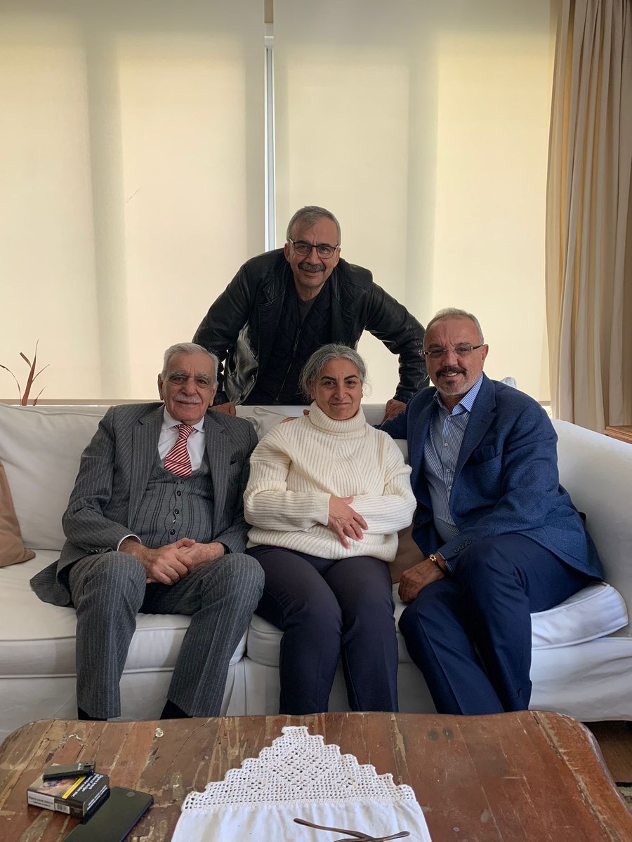 sakiksirri's tweet photo. Bugün sevgili Aysel’imize kavuştuk. Şairin dediği gibi “ yolun karanlığı olmaz iyi dostla yürüyene”. Bizde birlikte aşacağız bu süreci. Aysel hep mücadeleciydi, bunu da aşacak. https://t.co/n24S2Opeg5