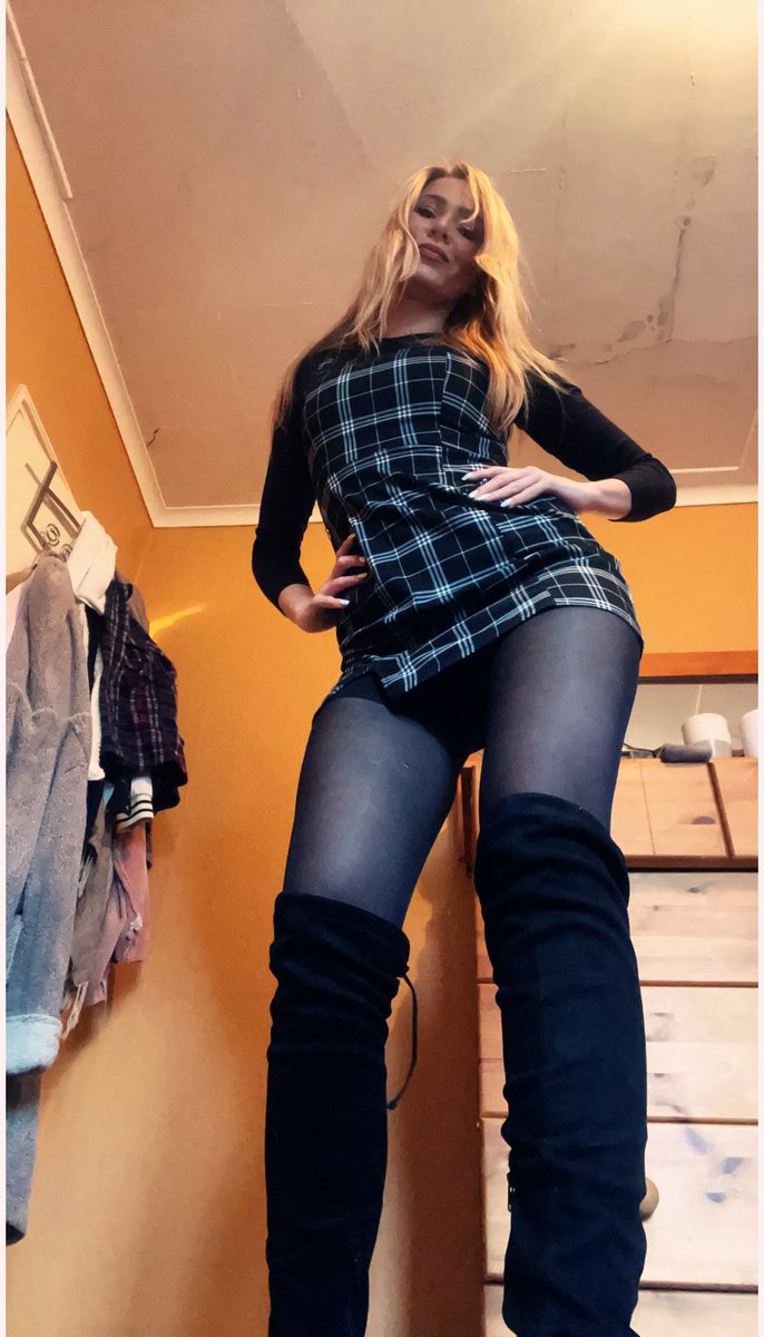 rubyslegs's tweet photo. Message me for a custom or check out my catalogue with 50% off stated price… this weekend only!! https://t.co/eOiyGM9JZc
#giantessattack #LegsUpHigh #crushfemdom #stomped #tallwomen https://t.co/N6dWszDB7k
