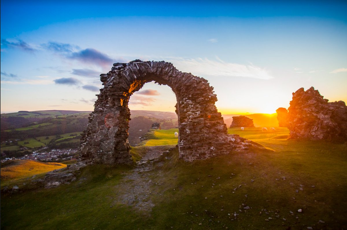 ProAdventure's tweet photo. Llangollen sunrises and sunsets are the best!☀️
Castell Dinas Bran offers the perfect spot to take it all in!
#Proadventure #Llangollen #CastellDinasBran
📸#VisitDenbighshireSafely https://t.co/OOBdnrHiwk