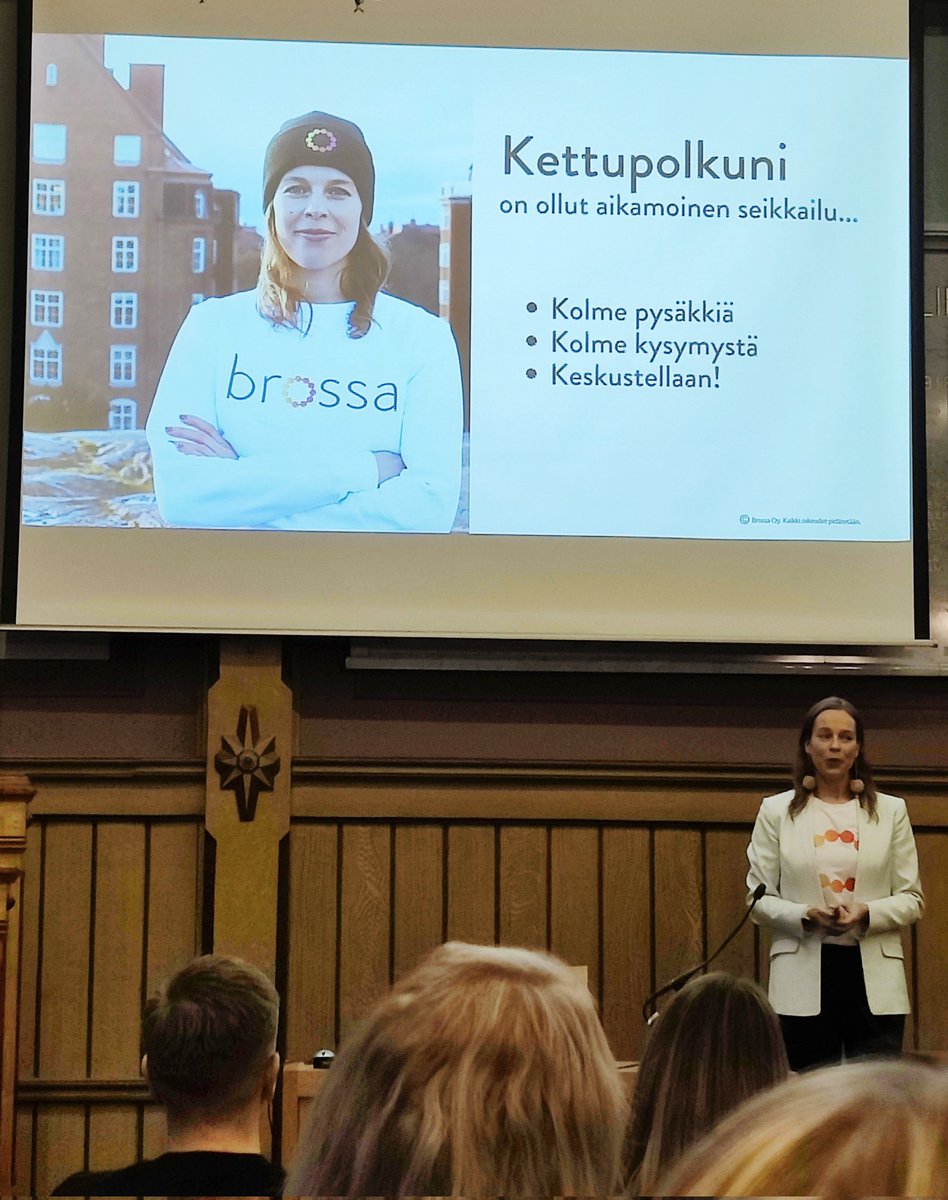 – Valitse ne työt ja tehtävät, jotka innostavat. Se tuo hyvinvointia, iloa ja merkityksellisyyttä työhön ja elämään ja silloin syntyy myös tuloksia! rohkaisi <a href="/uniofjyvaskyla/">University of Jyväskylä</a> viestinnän ansioitunut alumni <a href="/RautioKati/">Kati Rautio</a>. Lämpimät onnittelut hienosta kettupolusta! 🦊✨ #vvrakentamassa