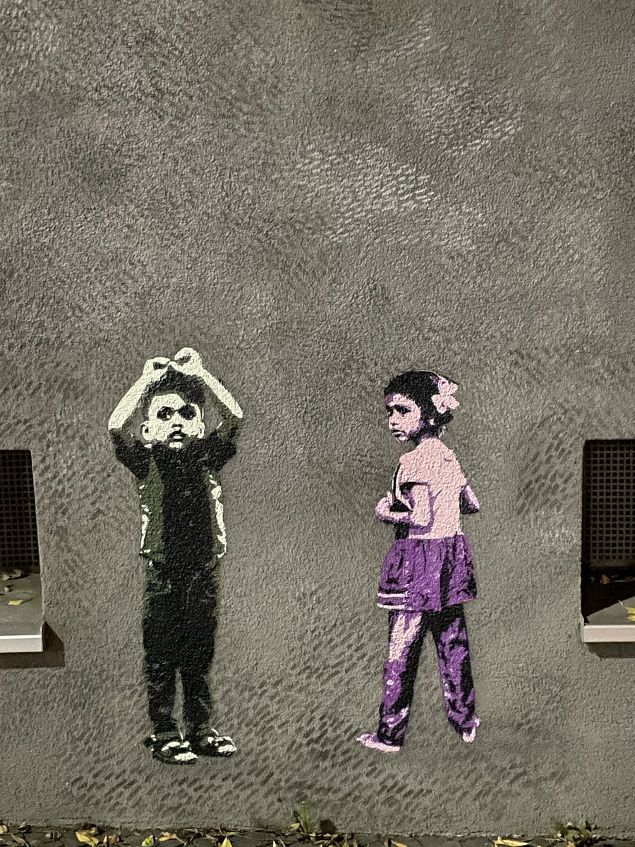 JensMatheuszik's tweet photo. 1/2 Die von mir „New kids on the block“ genannte #Streetart 🎨 bzw. die #Stencils von #tona_one (#Königsallee im #Bochumer Ehrenfeld #boEhrenfeld) sind nun vollständig.
#StreetArtBochum #Wandbild #UrbanArt #art #StreetArtGermany #streetarteverywhere #wallpainting #schablone https://t.co/woz82dRQri