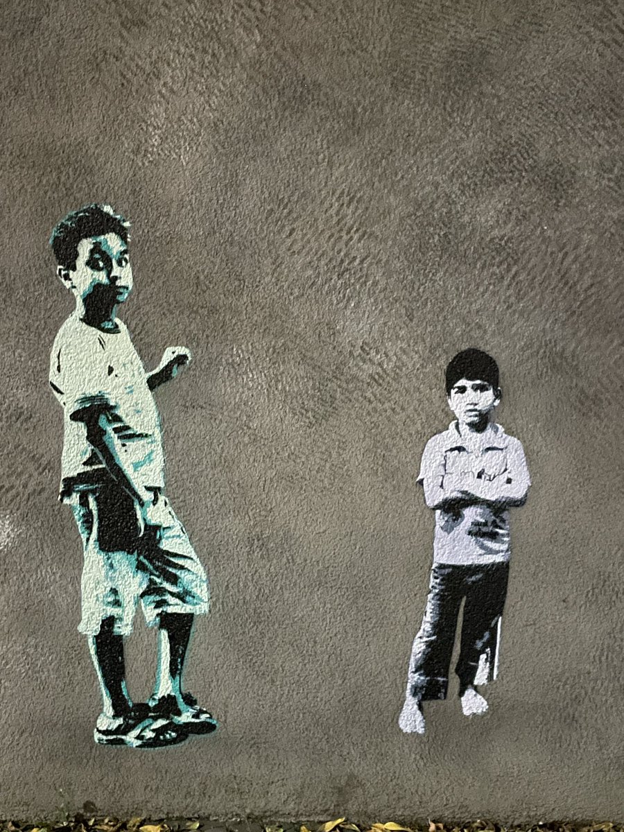 JensMatheuszik's tweet photo. 1/2 Die von mir „New kids on the block“ genannte #Streetart 🎨 bzw. die #Stencils von #tona_one (#Königsallee im #Bochumer Ehrenfeld #boEhrenfeld) sind nun vollständig.
#StreetArtBochum #Wandbild #UrbanArt #art #StreetArtGermany #streetarteverywhere #wallpainting #schablone https://t.co/woz82dRQri