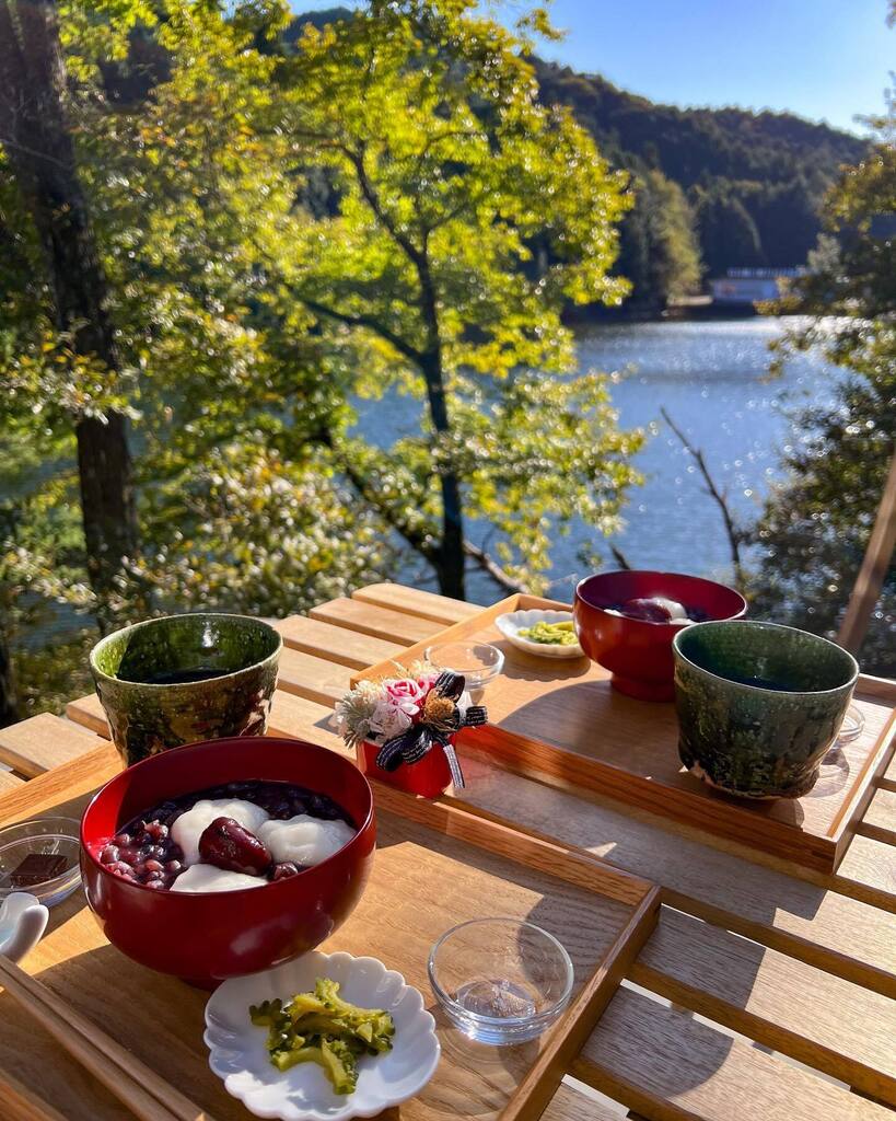 mikionakajima's tweet photo. ぜんざいが美味しい季節になりました✨
最近いろんな所でコーヒー飲むけど、ちょうじゃ屋さんのコーヒー美味しい☕️
そして、ぜんざいの甘さと、コーヒーがベストマッチ😋
#もち #餅 #ちょうじゃ屋 #作手 #おしるこ #ぜんざい #あんこ好き #コヒー #shiruko #mochi #anko #coffee https://t.co/QaWBAooS3N