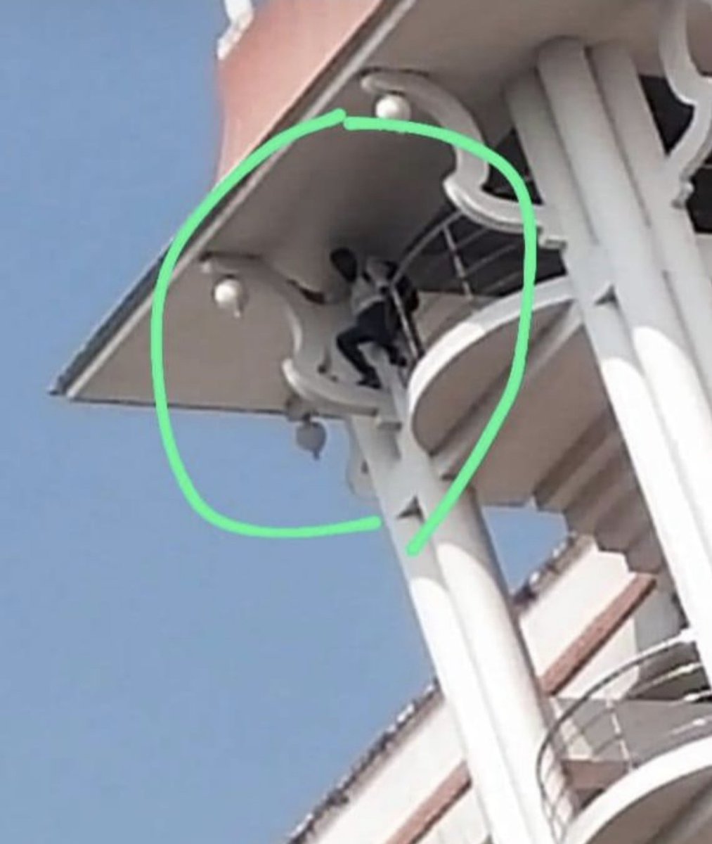 Turns out the Kerala man who tried to commit suicide last week in #keralahighcourt had suffered an adverse court Order w.r.t. maintenance to his disgruntled wife. Men's frustration on #GenderBiasedLaws clearly showing but <a href="/mygovindia/">MyGovIndia</a> is asleep