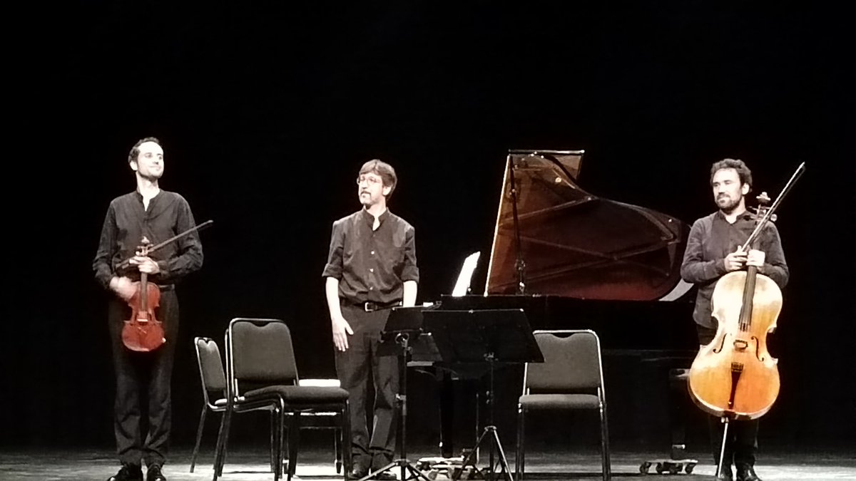 Pau_Lleixa's tweet photo. Excel·lent concert anit a l'auditori tortosí, amb el Trio Pedrell (piano, violí i violoncel) interpretant música de Felip Pedrell i Mendelssohn. Un luxe per tancar la setmana.
@TrioPedrell @FelipPedrell @TeatreTortosa https://t.co/JzVjfzvE0o