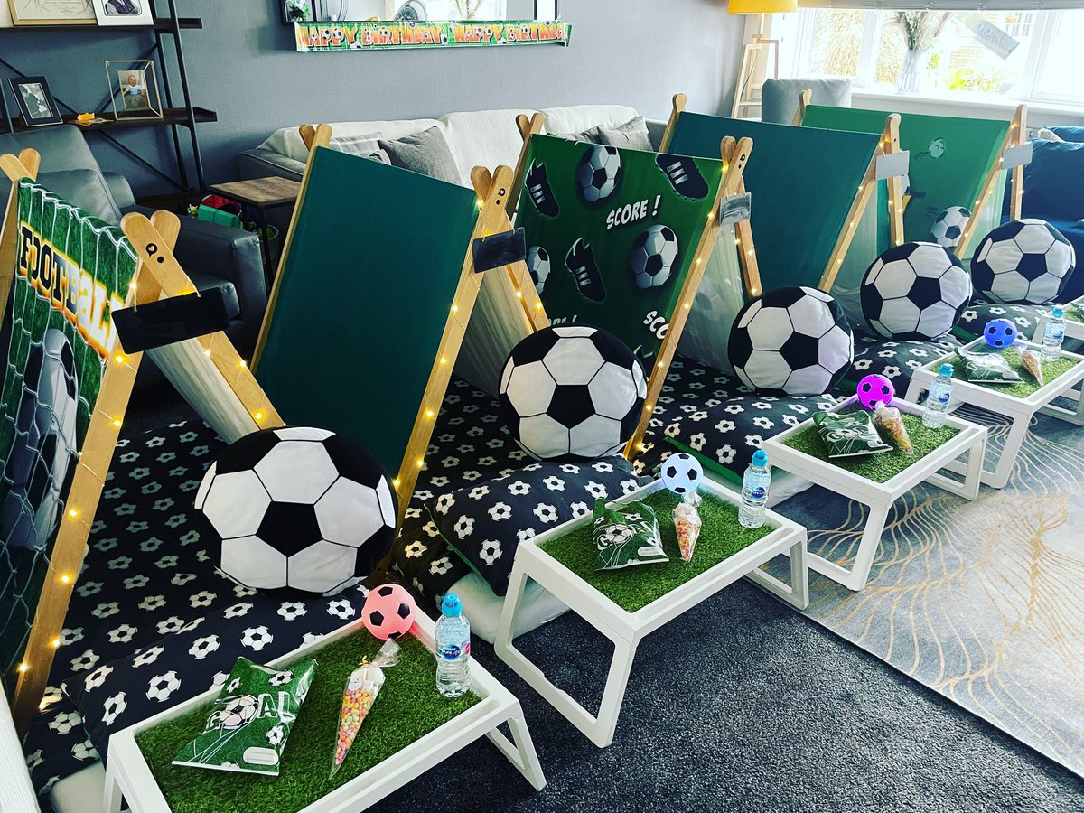 sleepoverstarzz's tweet photo. A football themed sleepover for a VERY excited boy in Swinton ⚽️🥳

#sleepover #party #glasgow #football #birthdayboy #birthday #OMG #swinton https://t.co/mYfsbficRB