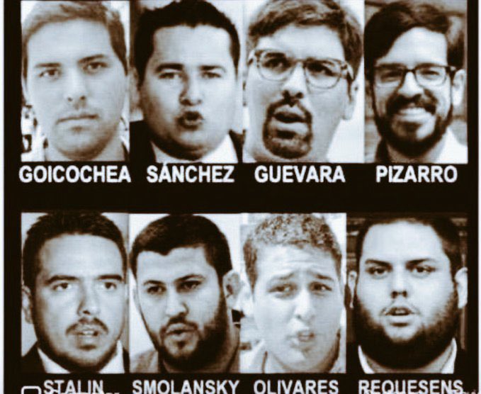 noticierofake's tweet photo. Nuestra generación de oro, somos tan afortunados de tenerlos. Es incalculable todo lo que hemos conseguido con ellos. Hechos de porcelana austríaca. Que se te viene a la mente al ver estos próceres?. Saludos. https://t.co/5qxNTerbBr
