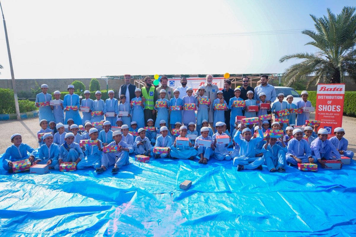 AlkhidmatOrg's tweet photo. Alkhidmat distributed pairs of shoes, donated by Bata, among flood-hit-barefoot children in Hala city of District Matiari.
Donate now: https://t.co/GzZrsTXpJH
#AlkhidmatFloodRelief https://t.co/VcOIQAtKBo
