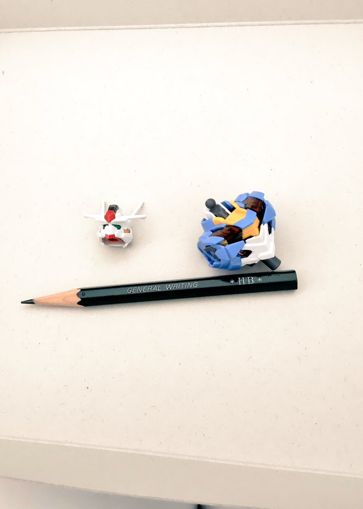 「仕事の合間にガンダムエアリアルくん作ってみたけど、ここまでしか出来なかったまた後」|小谷杏子のイラスト