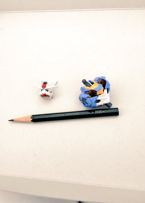 仕事の合間にガンダムエアリアルくん作ってみたけど、ここまでしか出来なかったまた後日… 