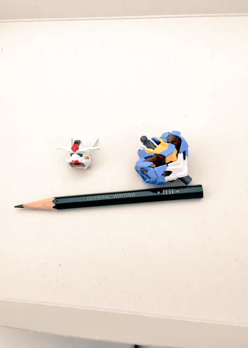 仕事の合間にガンダムエアリアルくん作ってみたけど、ここまでしか出来なかったまた後日… 