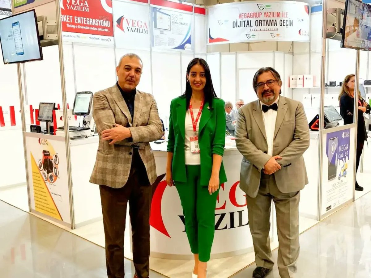 ArmiyaTeknoloji's tweet photo. ARMİYA TEKNOLOJİ, BAYİM OLUR MUSUN FUARI’NDA YERİNİ ALDI
20. Bayim Olur musun Franchising ve Markalı Bayilik Fuarı’nda Armiya Teknoloji birbirinden önemli misafirlerini ağırlamaya devam ediyor. 

#BayimOlurmusun #Franchising #ArmiyaTeknoloji #TeknolojiBurada #VegaŞefim #Vegarson https://t.co/tESGdTHeXJ