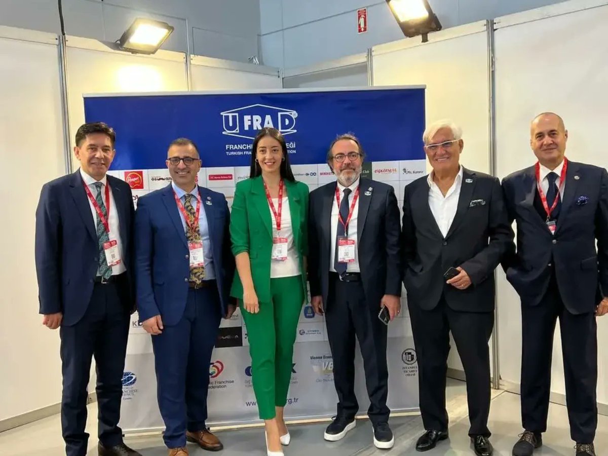 ArmiyaTeknoloji's tweet photo. ARMİYA TEKNOLOJİ, BAYİM OLUR MUSUN FUARI’NDA YERİNİ ALDI
20. Bayim Olur musun Franchising ve Markalı Bayilik Fuarı’nda Armiya Teknoloji birbirinden önemli misafirlerini ağırlamaya devam ediyor. 

#BayimOlurmusun #Franchising #ArmiyaTeknoloji #TeknolojiBurada #VegaŞefim #Vegarson https://t.co/tESGdTHeXJ