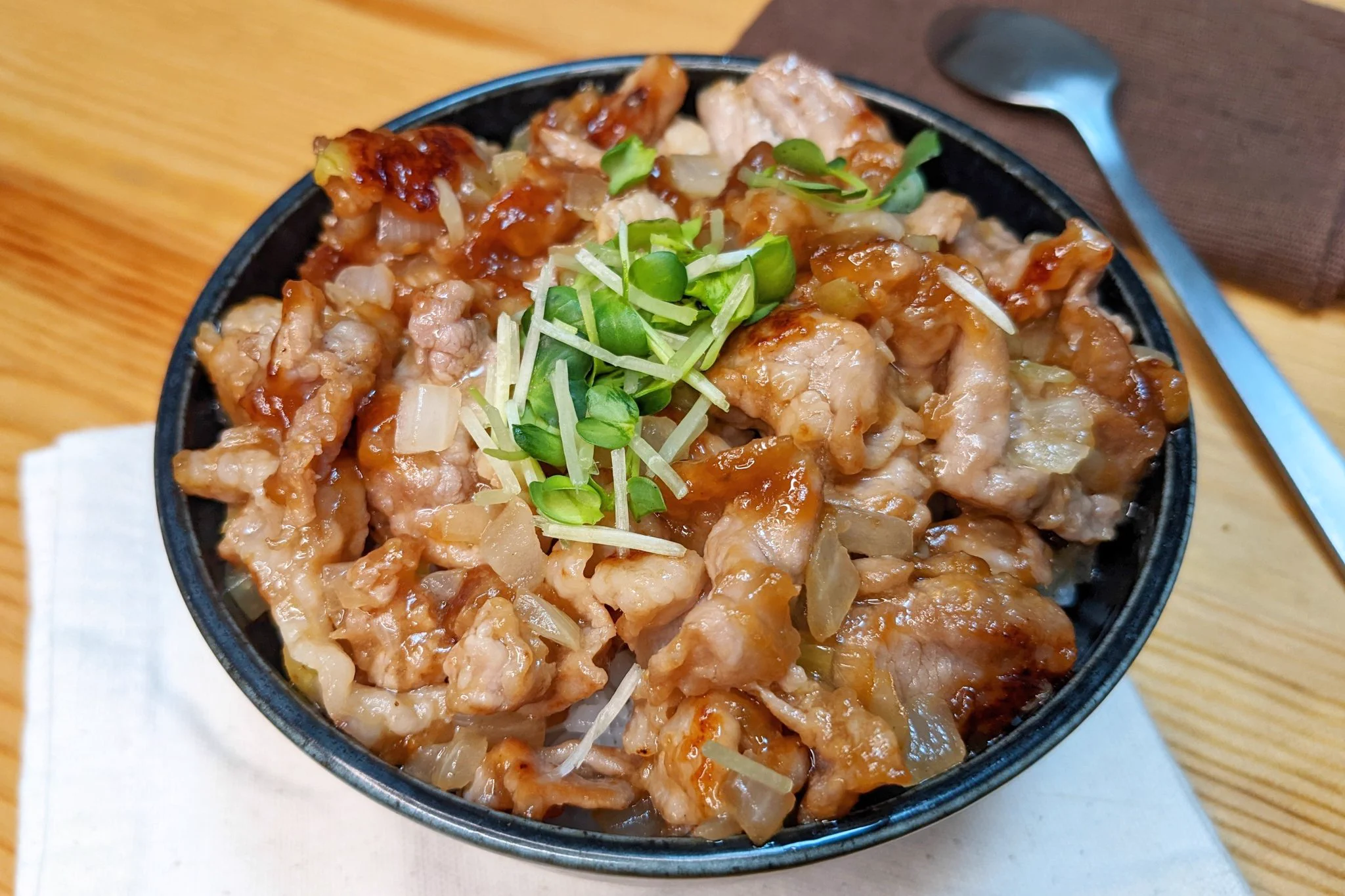 ご飯が進んで困っちゃう！？「てりやき生姜焼き」。