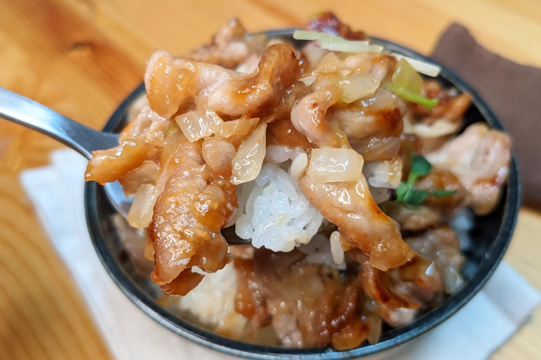 ご飯が進んで困っちゃう！？「てりやき生姜焼き」。