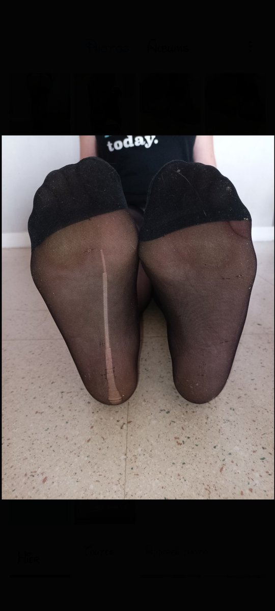 feet_lea's tweet photo. Vient y mettre ton nez après une longue journée . C'est humide et odorant 👃🤤
Plus de post sur mon Mym
https://t.co/MqYSJBo9jF
#basnoir #bas #basnoirs #plantedepieds #footplant #blackstockings #feet https://t.co/qvb37yzKX8