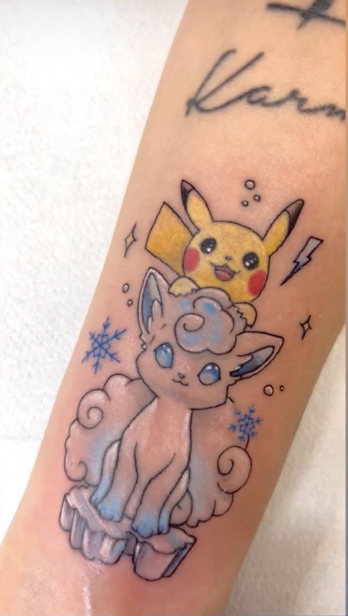 Ernunet1's tweet photo. Puede ser más adorable mi tatuaje? 😍 estoy enamoradisima de del💙💛
#Pokemon #Pikachu #vulpix #tattoo #TattooColour #cute https://t.co/wml3RBYtCS