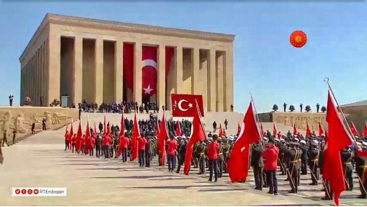 📍Anıtkabir Cumhuriyetimizin ilanının 99. yıl dönümünde, Gazi Mustafa Kemal Atatürk ve silah arkadaşları başta olmak üzere; varlığı boyunca özgürlüğü kendisine ilke edinmiş şanlı ecdadımızı şükranla yâd ediyorum. #29EkimCumhuriyetBayramı’mız Kutlu Olsun! 🇹🇷