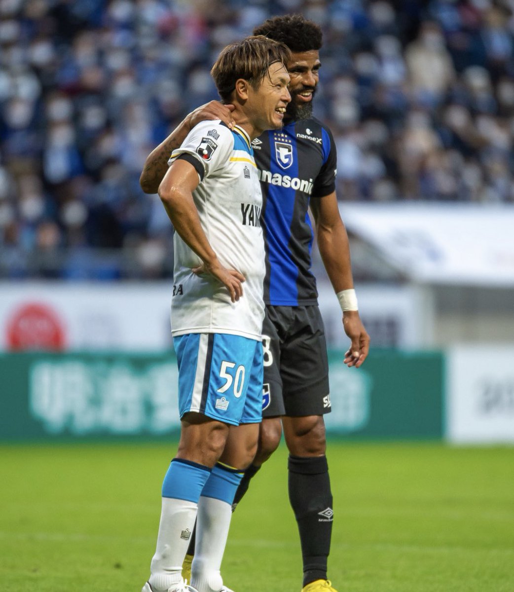 JSoccerMagazine's tweet photo. Endo, Patric, Smiles … pics @lionelpiguet for @JSoccerMagazine and https://t.co/oCYq07XHpy @patricaguiar ! https://t.co/QvLqq6EGCN