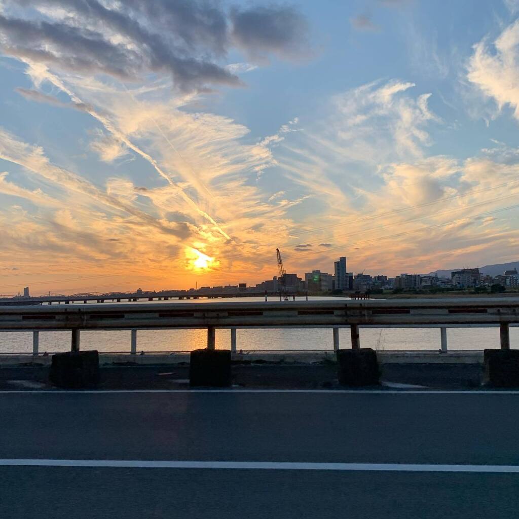K2spicy's tweet photo. さらば大阪。
#sunset #amazing #大阪
#instagood #instaview #lovelife
#soulpowersummit https://t.co/q3396pPXBx https://t.co/YtKQ3l4sNr