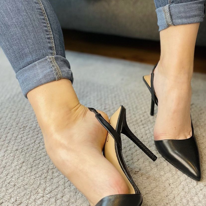 coronaryVicky's tweet photo. Worship us #feetfinder #feetpicsforsales #feetworship https://t.co/KLX8Maiwvr
