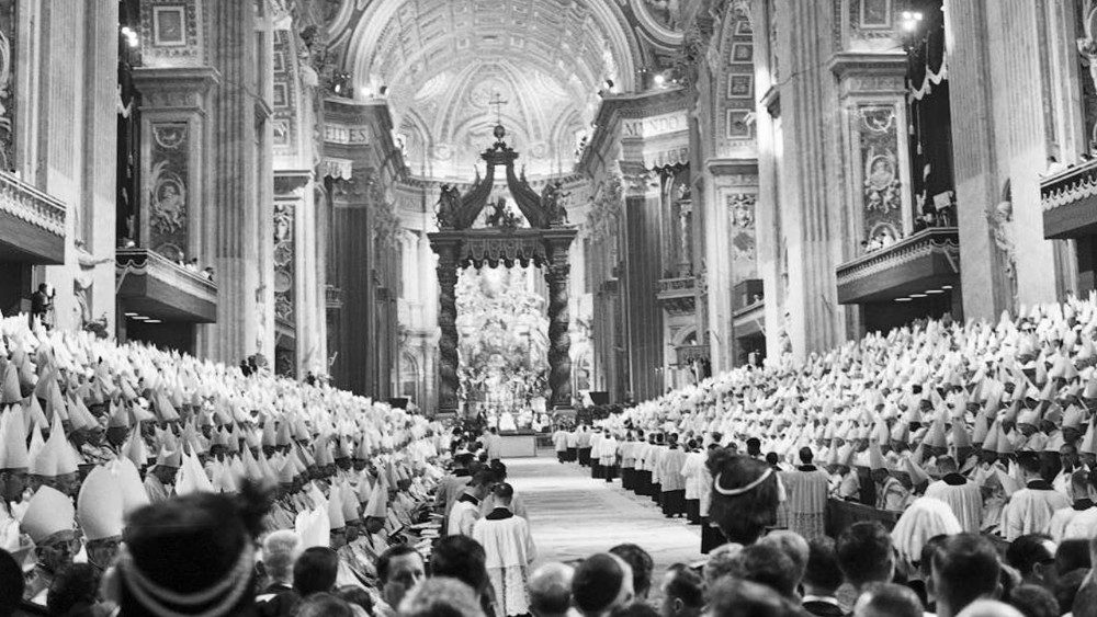 EdizioniQiqajon's tweet photo. "Non possiamo invocare Dio
come Padre di tutti gli uomini,
se ci rifiutiamo di comportarci da fratelli
verso alcuni tra gli uomini"

Ieri anniversario del documento #NostraAetate del Concilio #Vaticano II
#28ottobre 1965 - #28Ottobre22 https://t.co/ROJ9sYBXjp