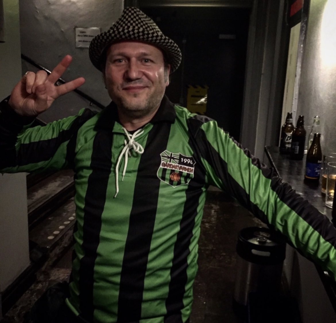 PBlohm's tweet photo. ”Idag är det GAIS” och möjligheten att ta sig tillbaka till eliten.
När jag anlände GAIS 1999 hade klubben varit utanför eliten som nu. Supportrarna mobiliserade starkt och det var drag runt grönsvart. Känns som att kraften är tillbaka och blicken är riktad uppåt igen. Heja GAIS! https://t.co/Ie5o3AqS7F