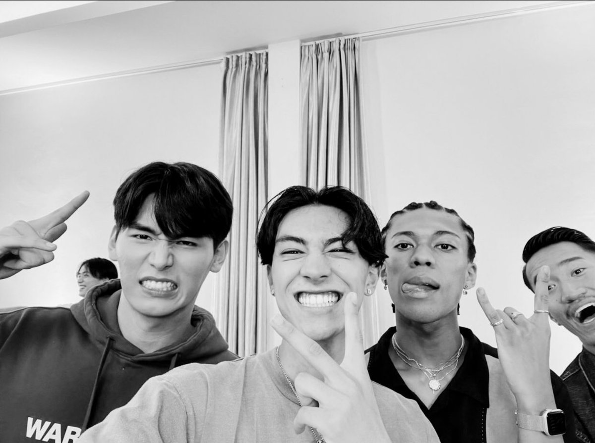 iantopal's tweet photo. じゃあ君、その顔まじ怖いからやめて。(君はやらなくていいから)
ふぁーすと君の隣ではバブバブ👶💕なのに…何この差?
#NewSchoolBreakinxJaFirst
#JaFirst #Phyfe #jafirsttoswiss https://t.co/WRjHg2GKce