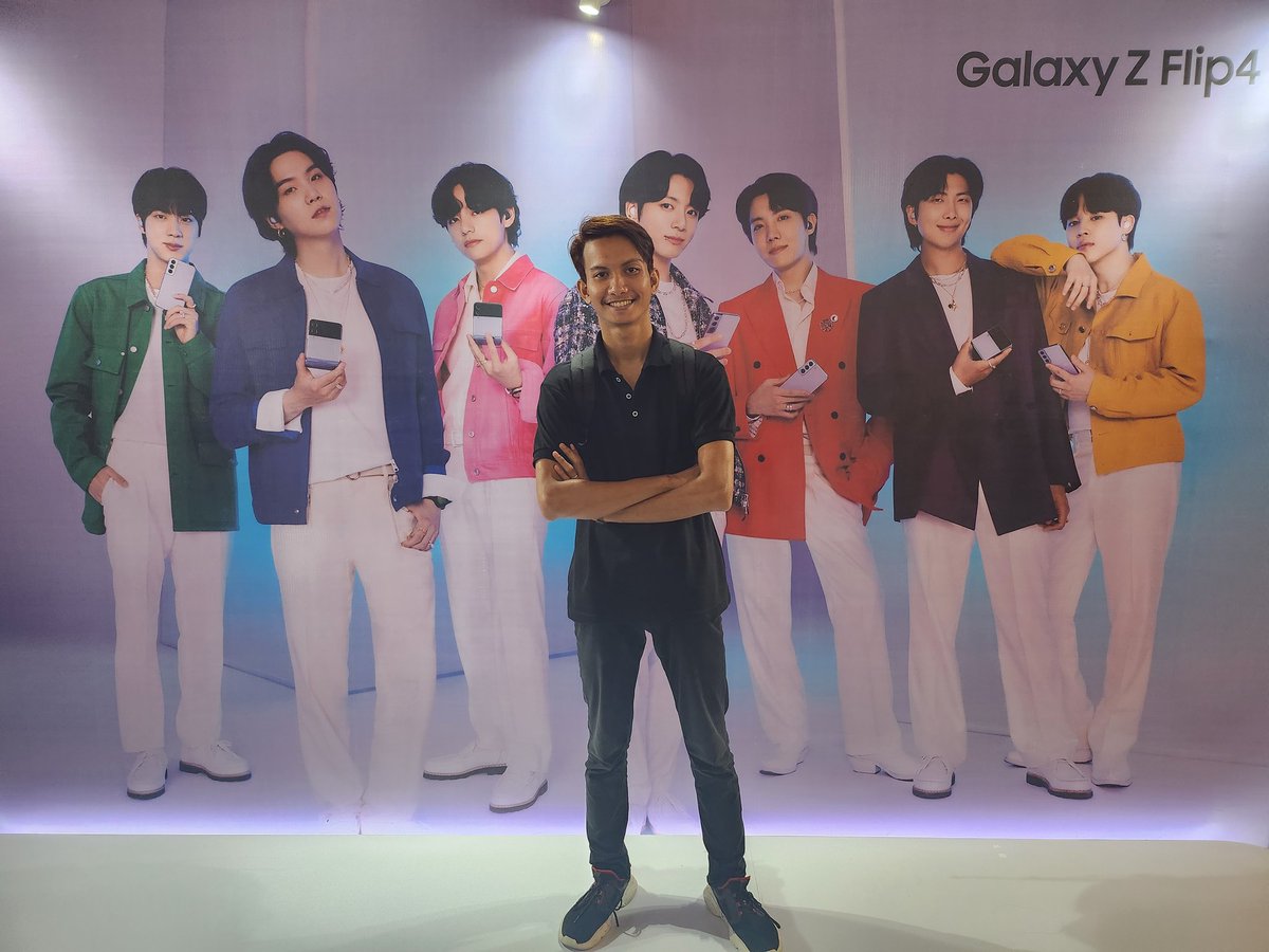 dwi_febryansyah's tweet photo. @SamsungID #DoGreaterThanNow #GalaxyZFlip4 #GalaxyZFold4 #GalaxyS22 https://t.co/huknAc5xsa
