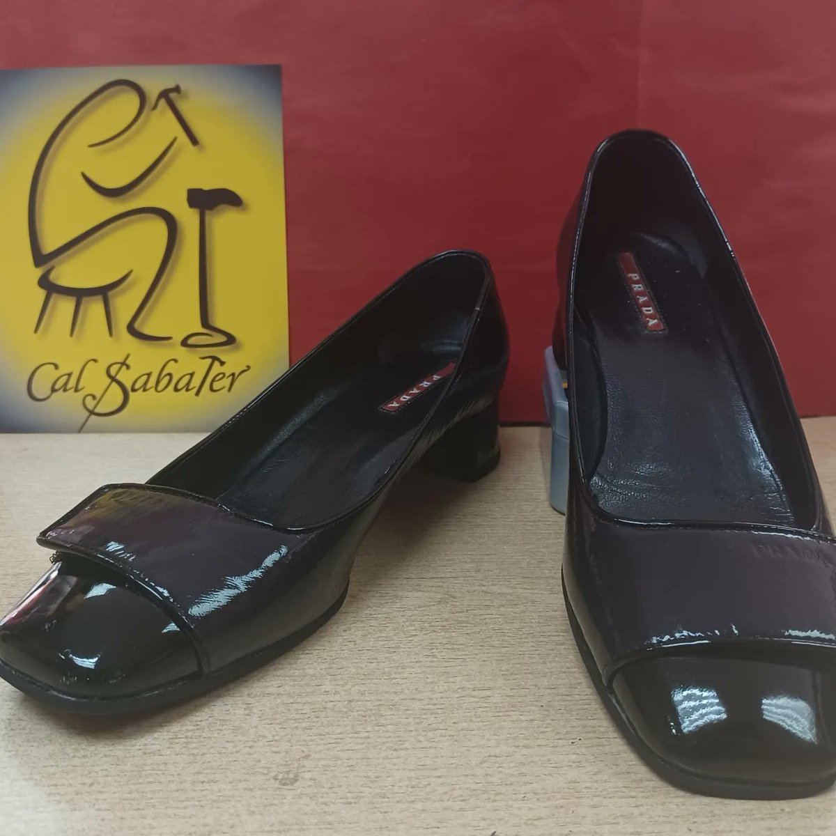 cal_sabater's tweet photo. Avui hem reparat unes sabates Prada de senyora
#treballartesa #petitcomerç #botigadebarri #calsabater #comerçdeproximitat #reutilitzar #reciclar #desverncomerçiempresa #santjustcomerç #SantJust #santfeliu #santjoandespi https://t.co/M4pxK9bxT1