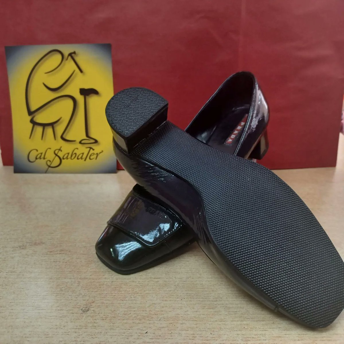 cal_sabater's tweet photo. Avui hem reparat unes sabates Prada de senyora
#treballartesa #petitcomerç #botigadebarri #calsabater #comerçdeproximitat #reutilitzar #reciclar #desverncomerçiempresa #santjustcomerç #SantJust #santfeliu #santjoandespi https://t.co/M4pxK9bxT1